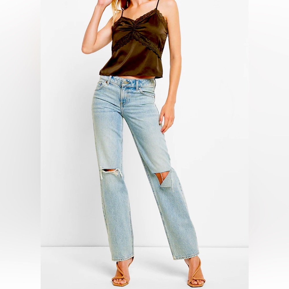 Never worn, trendy jeans!